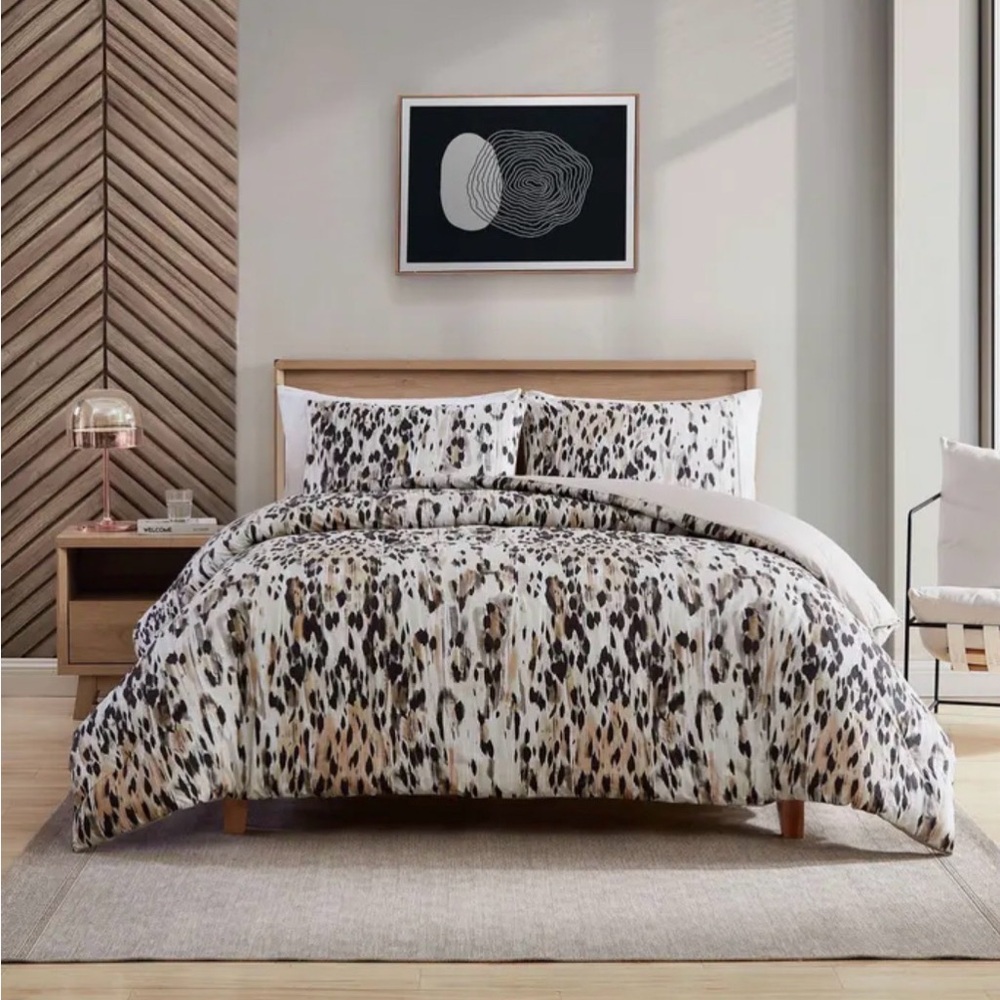 Kenneth Cole King Leopard Print Comforter Set